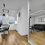 Lägenhet 12th Floor Wola Modern By Bookinghost Warszawa