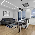 12th Floor Wola Modern By Bookinghost Lägenhet *